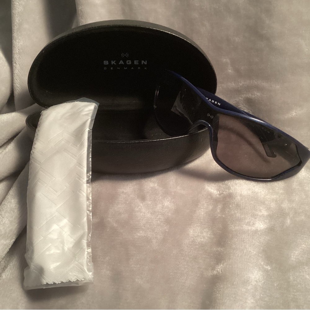 Skagen women’s navy sunglasses